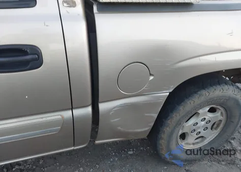 2004 Chevrolet Silverado 1500 Ls z USA, uszkodzony, nr VIN 2GCEC13TX41337262